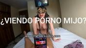 Download video sexy hot Madura nalgona con chaqueta y botas de cuero domina a jovencito que mira la television online